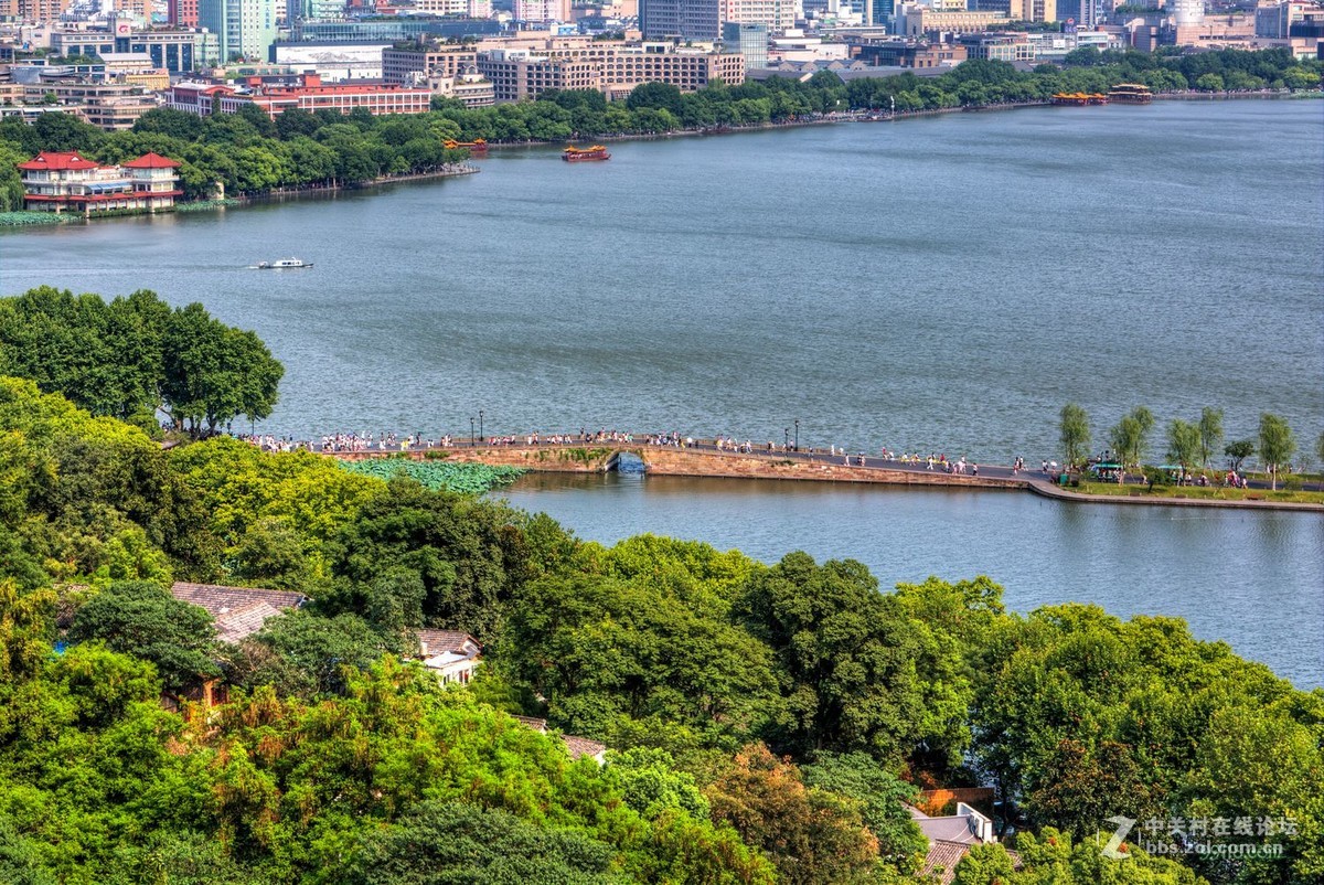 杭州宝石山上看西湖断桥，保叔塔