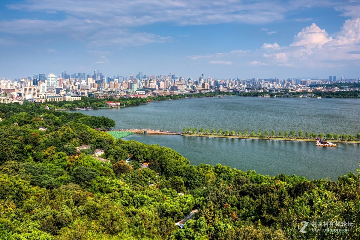 杭州宝石山上看西湖断桥，保叔塔