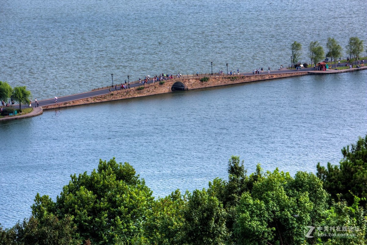 杭州宝石山上看西湖断桥，保叔塔