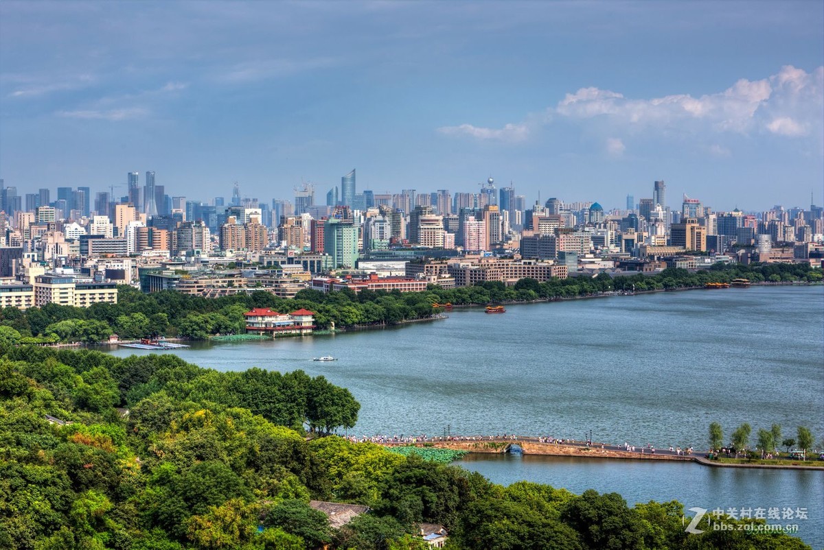 杭州宝石山上看西湖断桥，保叔塔