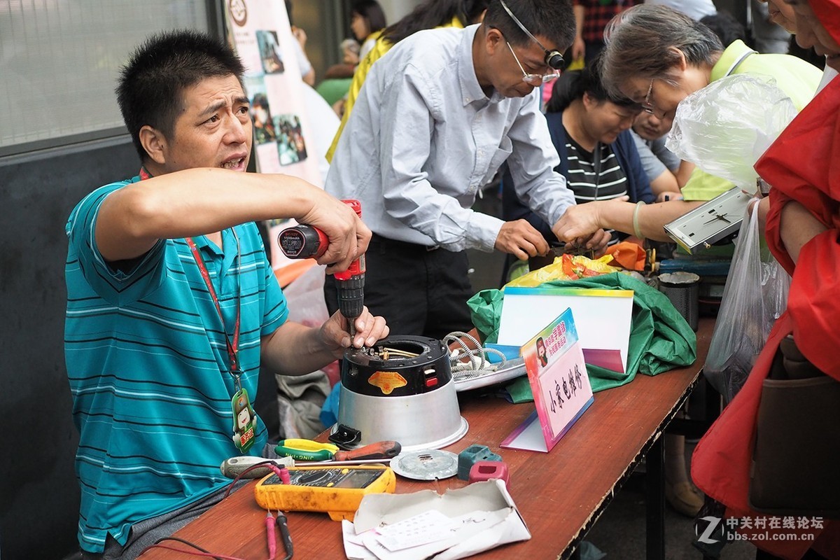雷锋精神风雨无阻（续2）