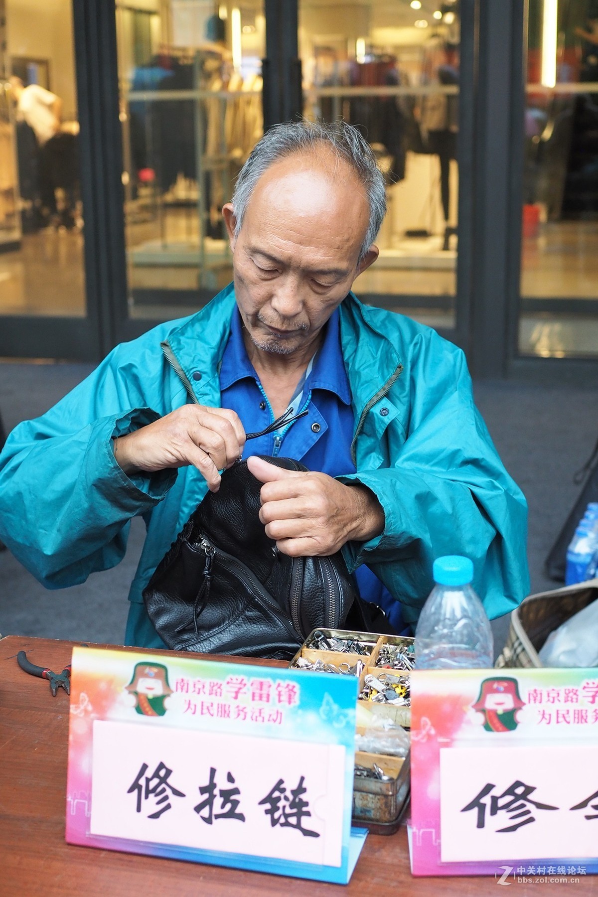 雷锋精神风雨无阻（续2）