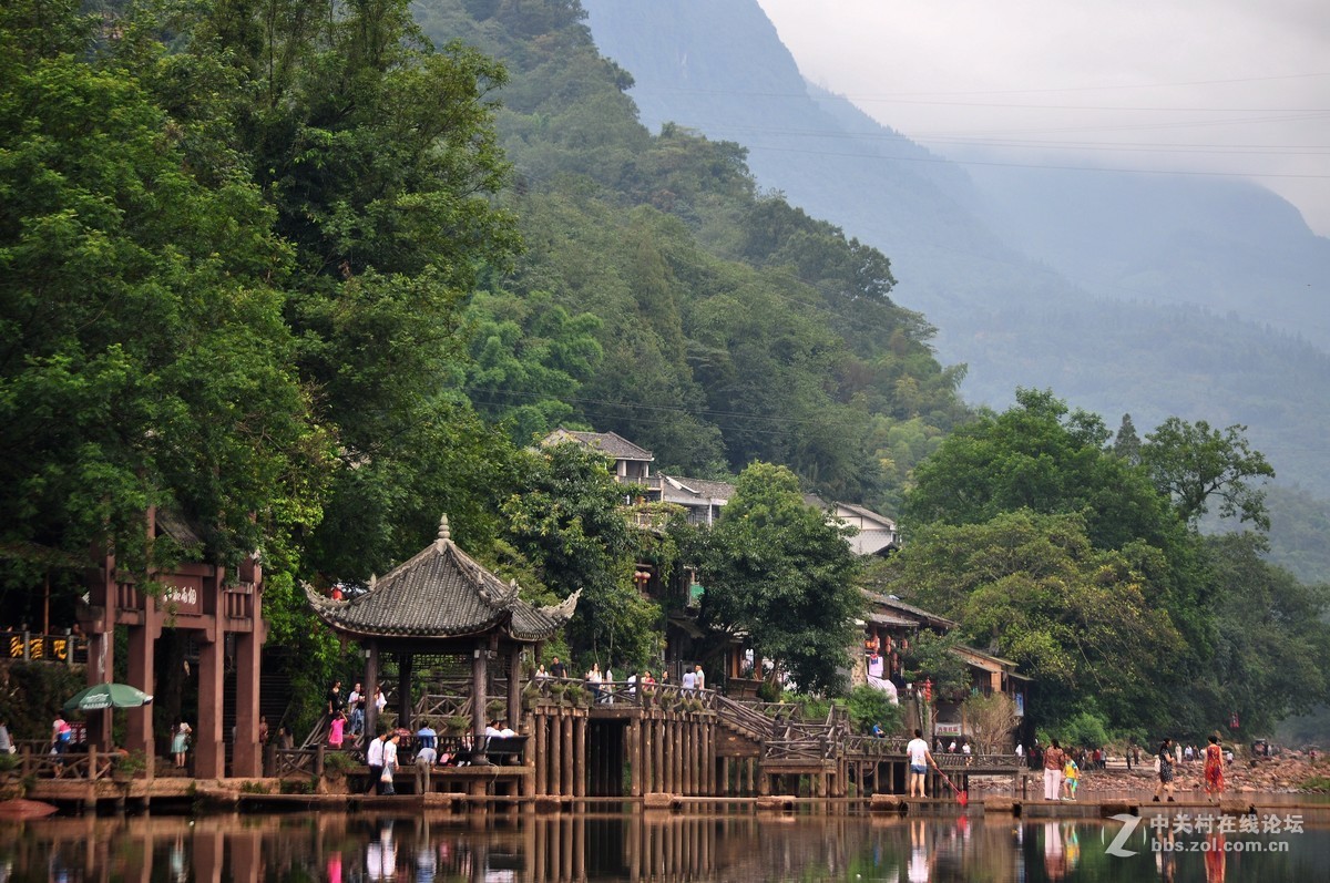 行走在眉山二煙雨柳江