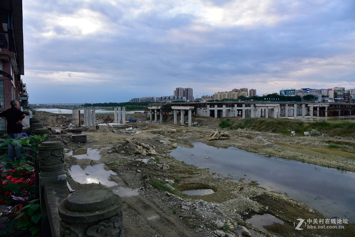 建设中的广汉廊桥2015-9-17