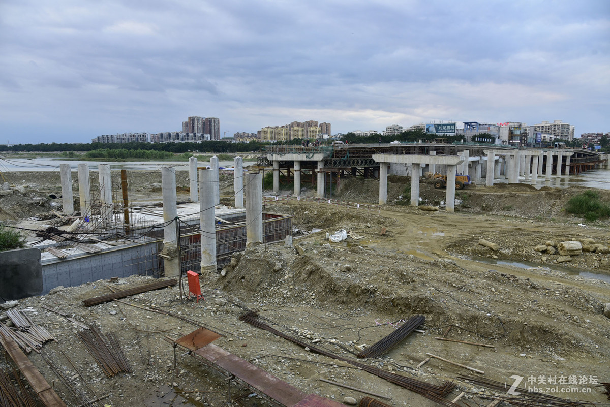 建设中的广汉廊桥2015-9-17