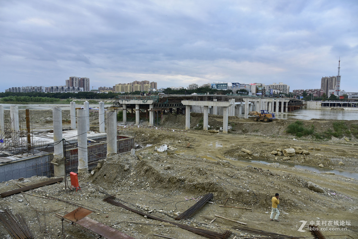 建设中的广汉廊桥2015-9-17