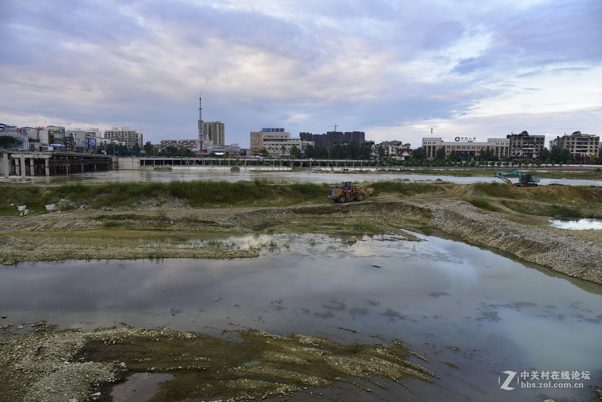 建设中的广汉廊桥2015-9-17