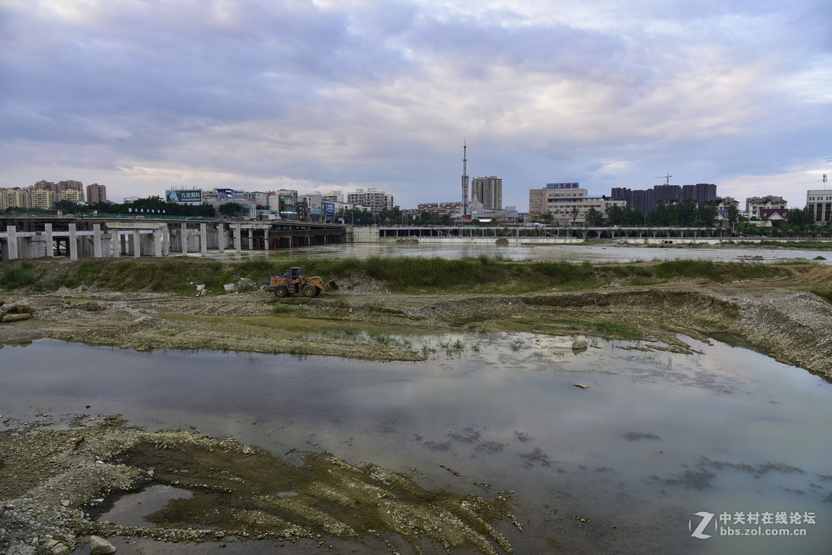 建设中的广汉廊桥2015-9-17