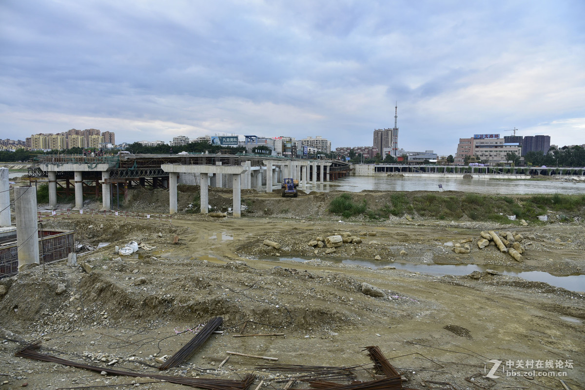 建设中的广汉廊桥2015-9-17