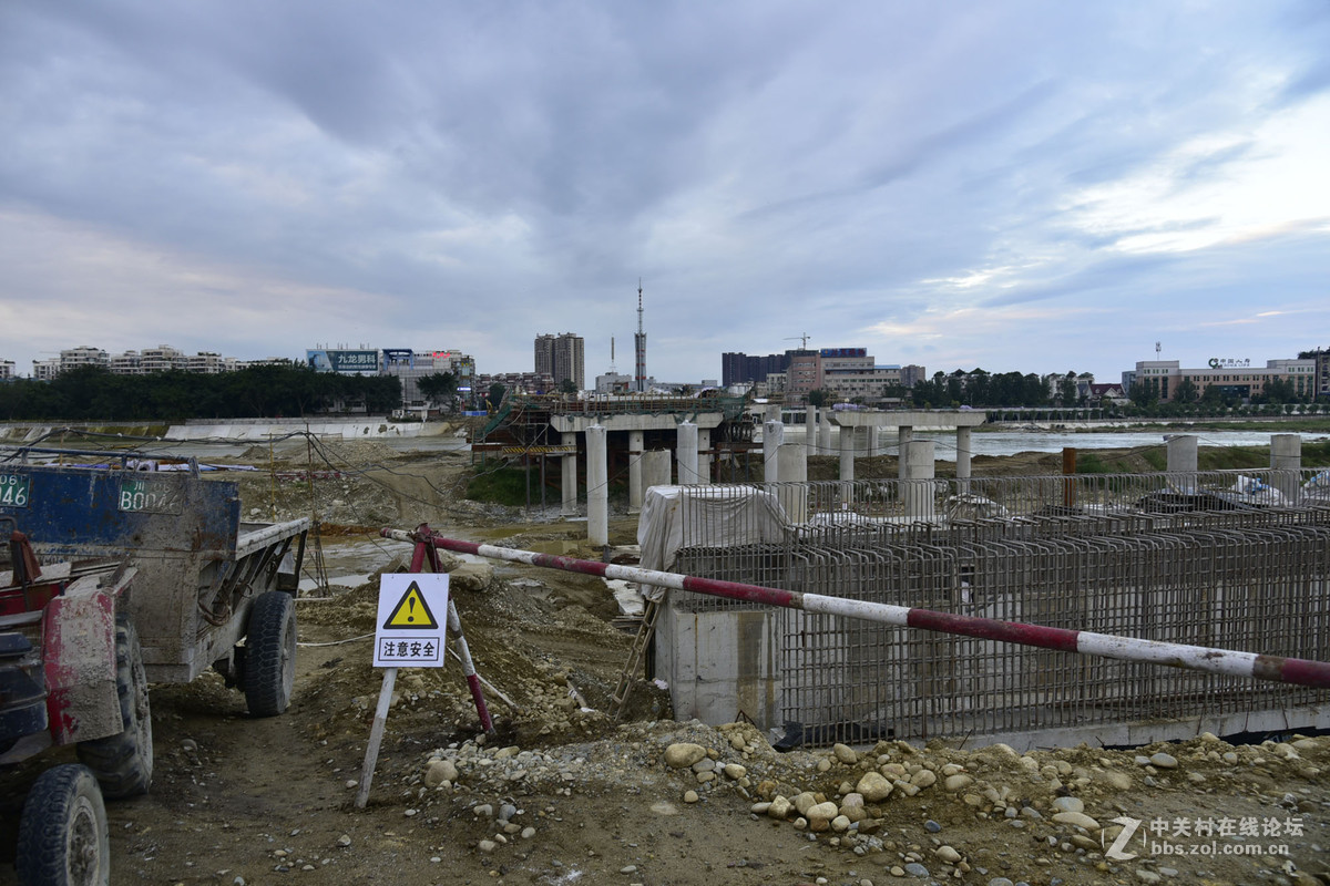 建设中的广汉廊桥2015-9-17