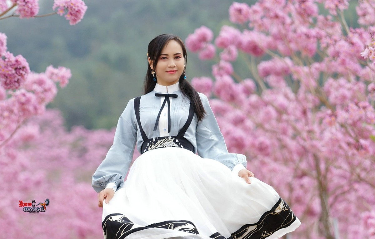 【红风铃花海美女】---蓝莲