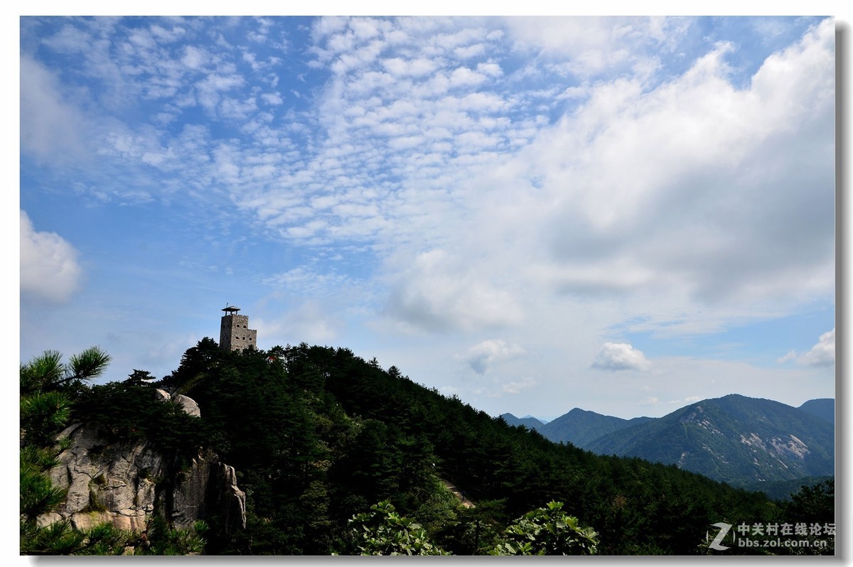 天堂寨纪行——山峦耸翠，白云飘逸，巨石突兀，寨堡静立