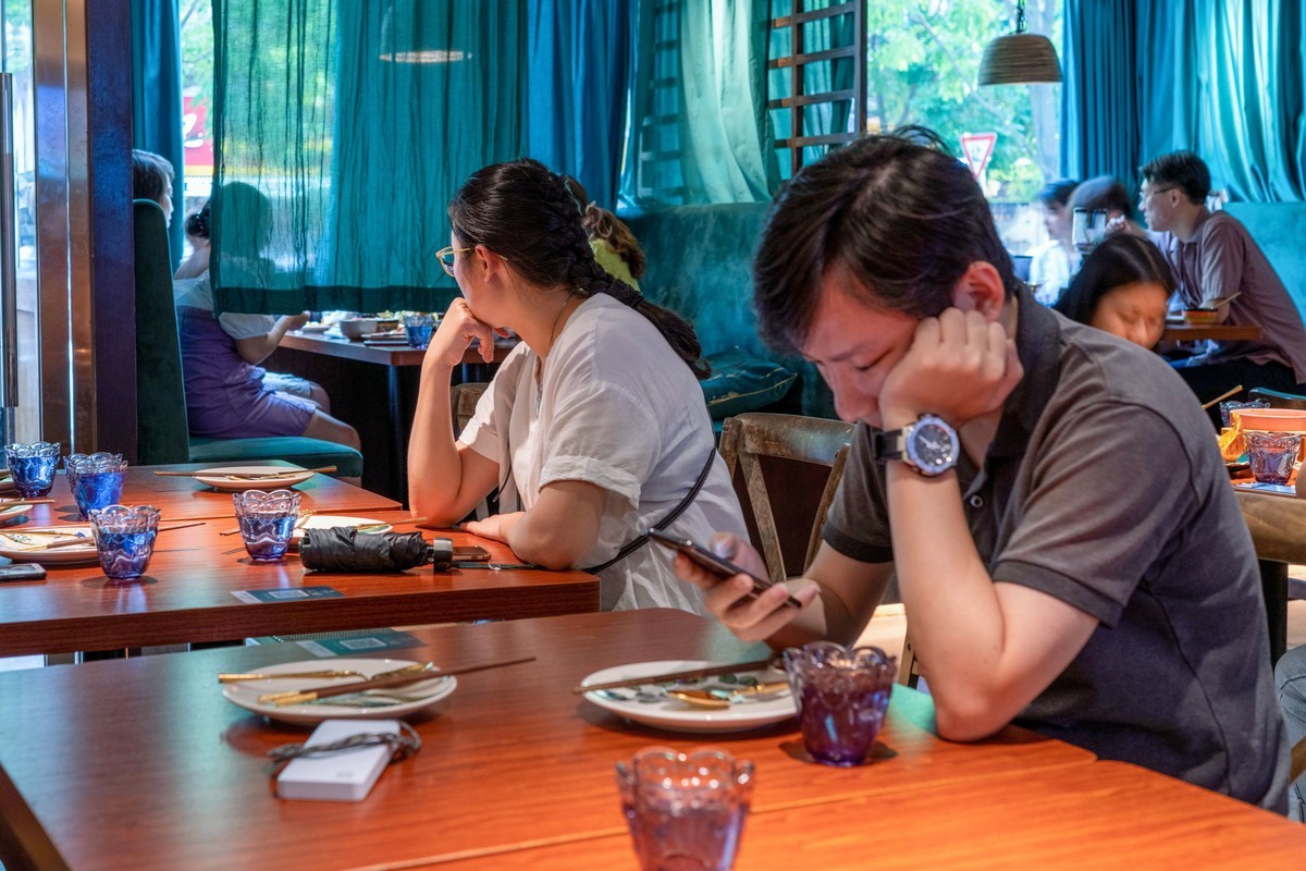 a7Rm4+Zeiss Batis 40mm F 2.0 CF ( 泰式餐厅抓拍分享 )