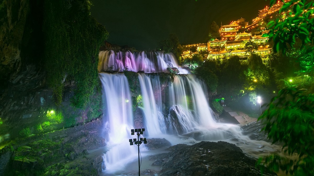 陕川云贵湘骑游随拍芙蓉镇夜景