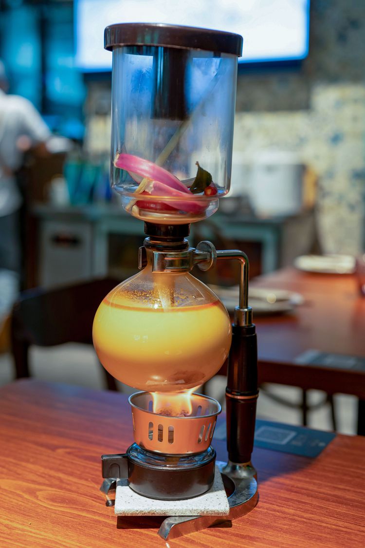 a7Rm4+Zeiss Batis 40mm F 2.0 CF ( 泰式餐厅抓拍分享 )