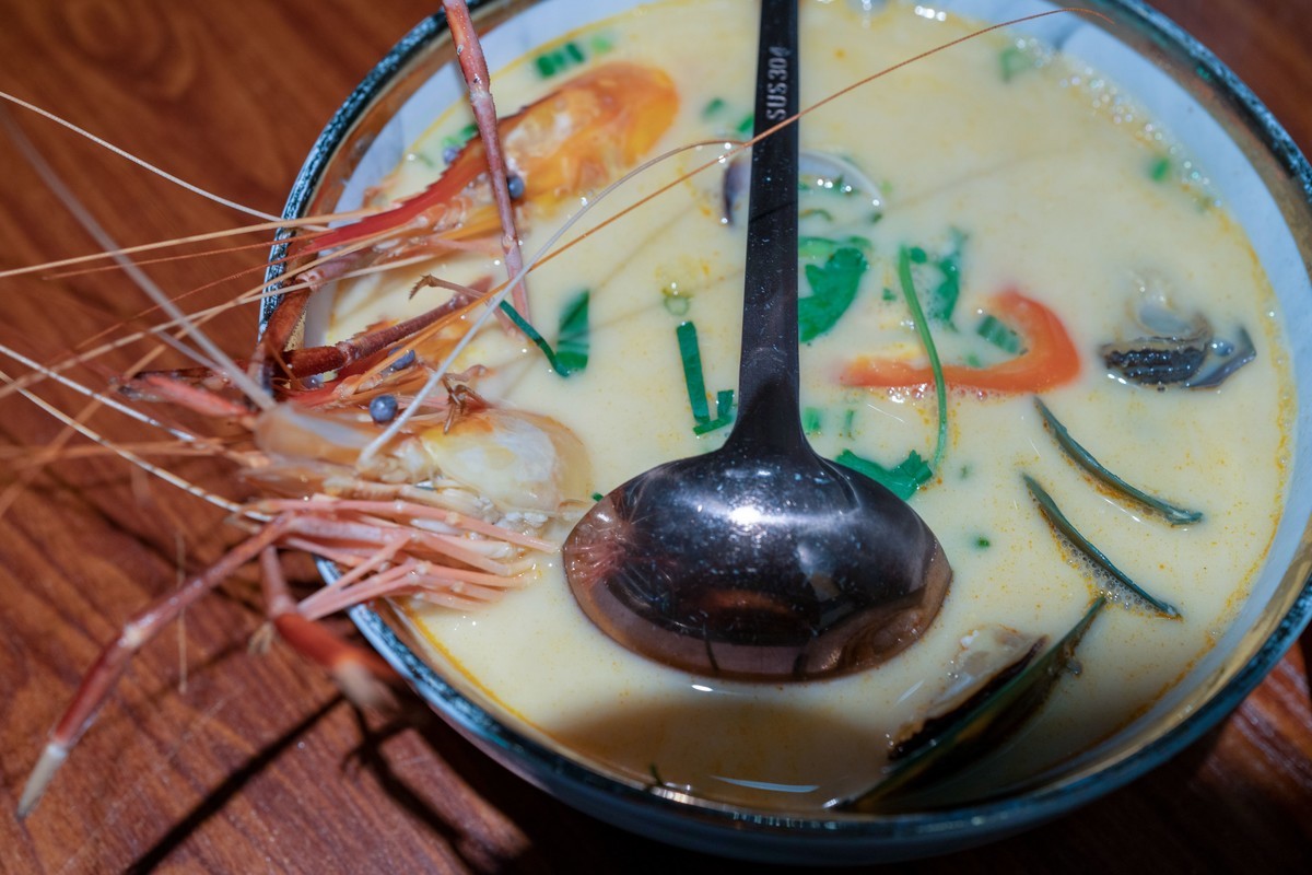 a7Rm4+Zeiss Batis 40mm F 2.0 CF ( 泰式餐厅抓拍分享 )