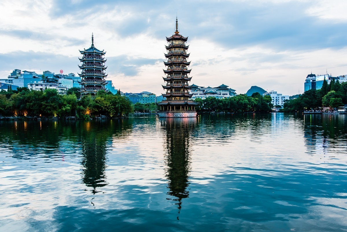 镜头里第297号桂林山水之日月双塔二