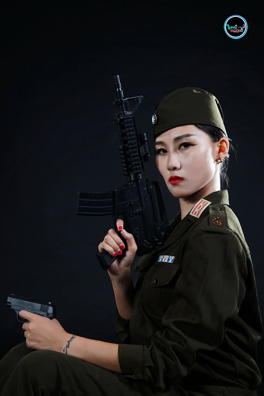 【国军酷女】 ----雅莉