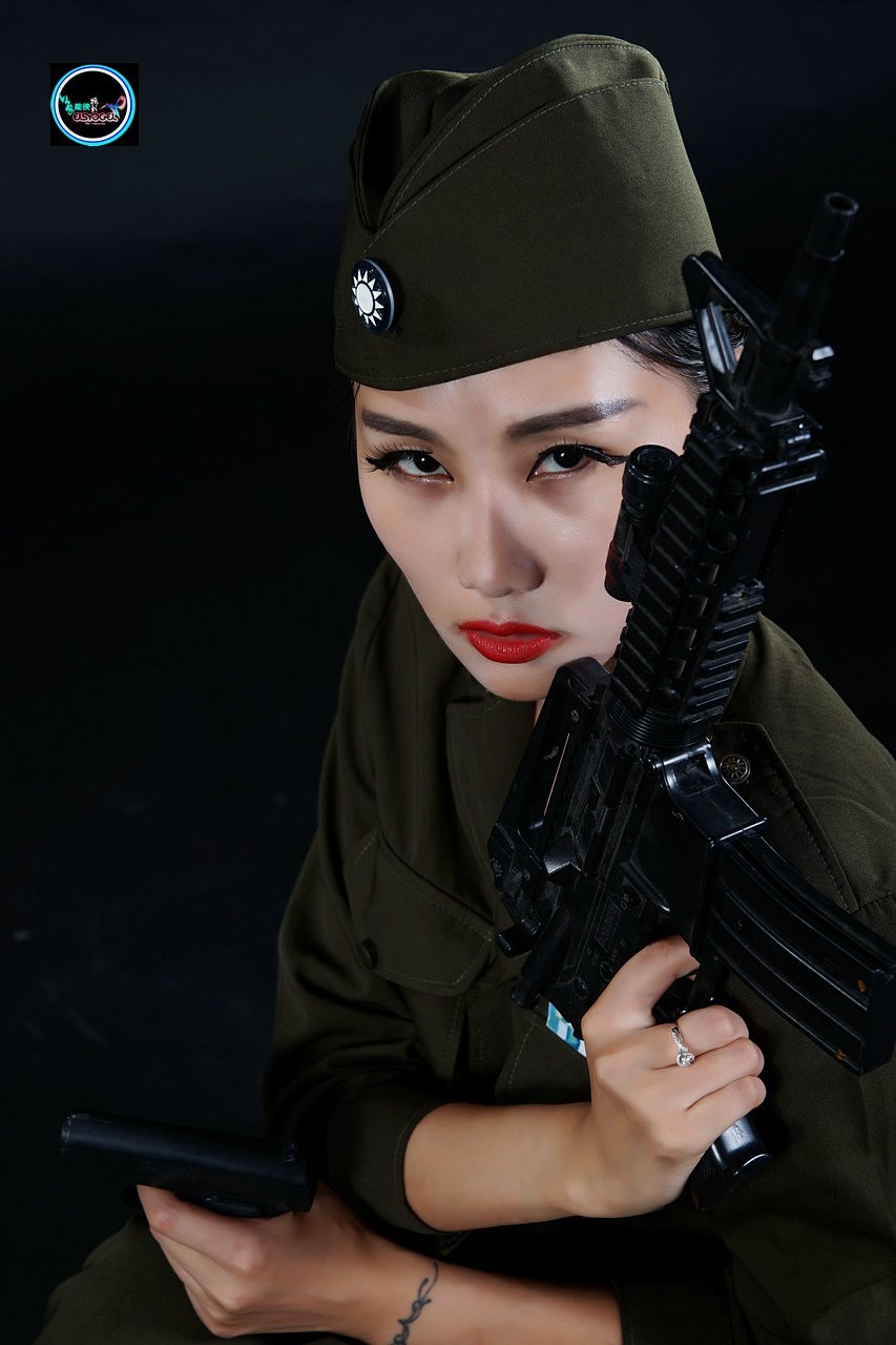 【国军酷女】 ----雅莉