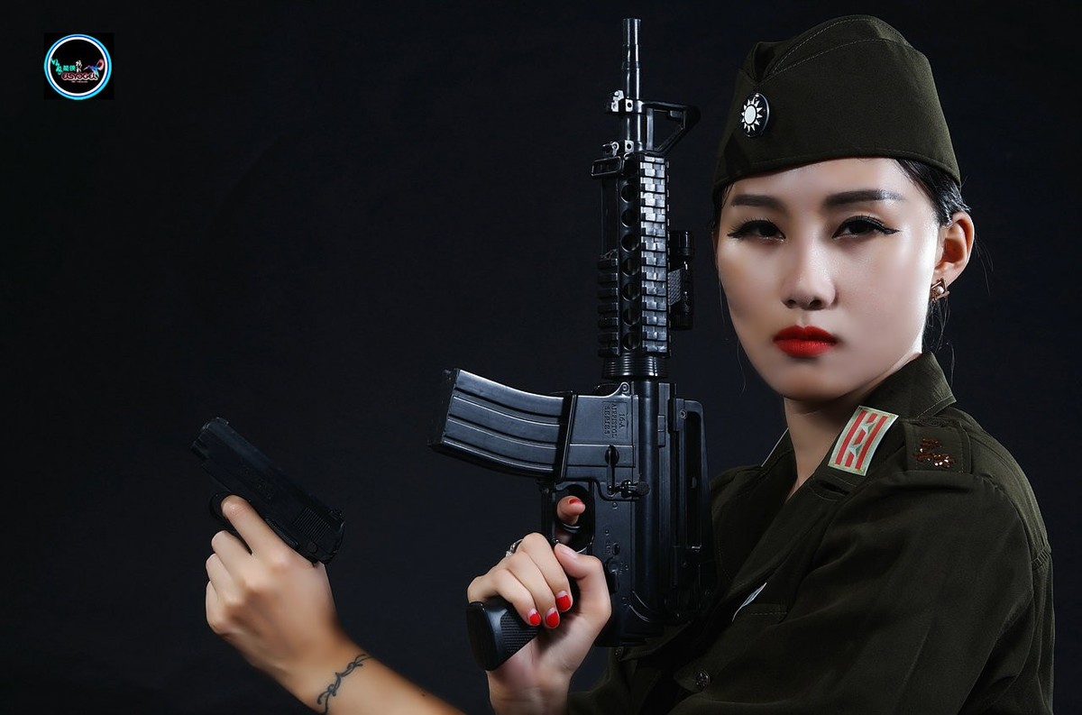 【国军酷女】 ----雅莉