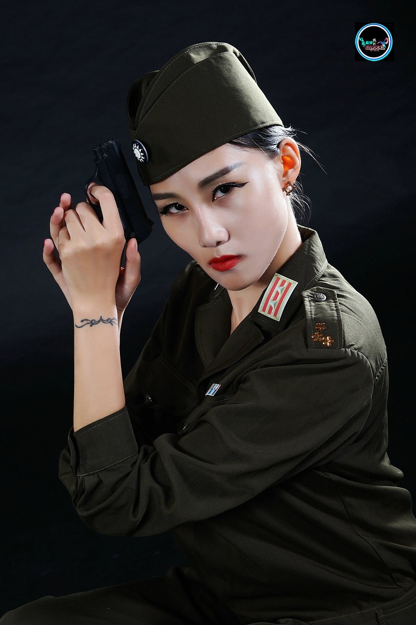 【国军酷女】 ----雅莉