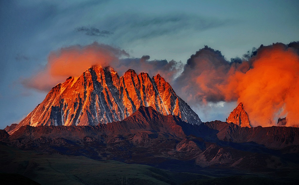 花都港龙拍摄雅拉神山的雪已渐渐消融