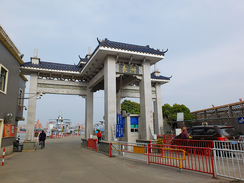 餐卓上的深井烧鹅
