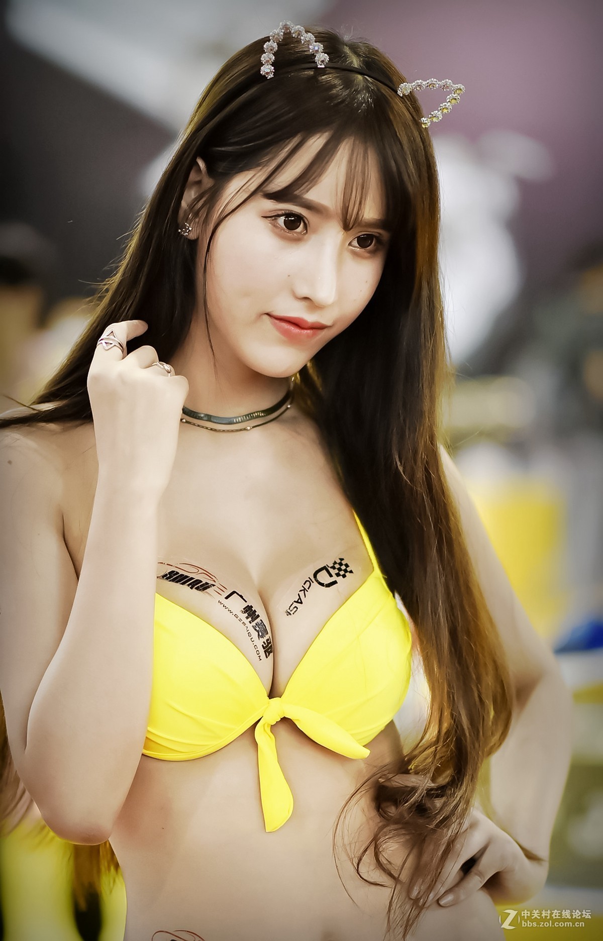 换个软件修图看看----上海2017改装车车展美模2