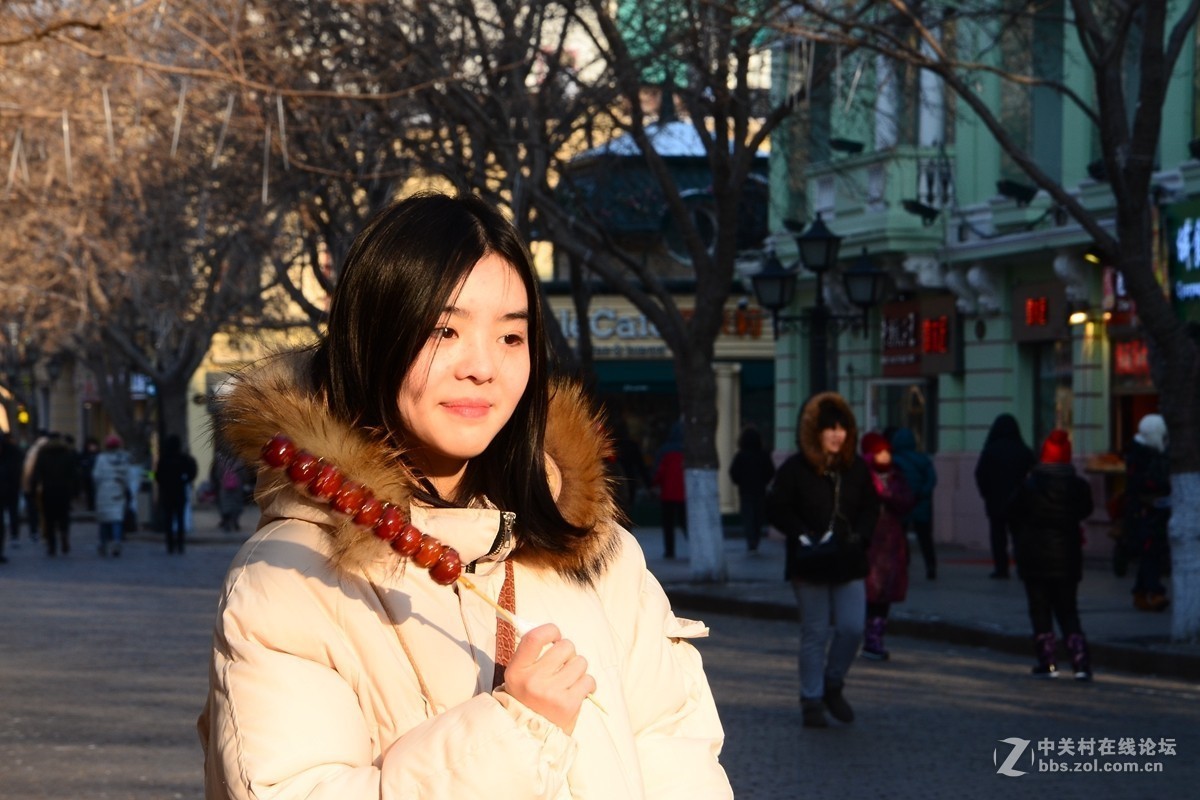【 中央大街上手拿冰糖葫芦的美丽女孩儿 】2018-12-27