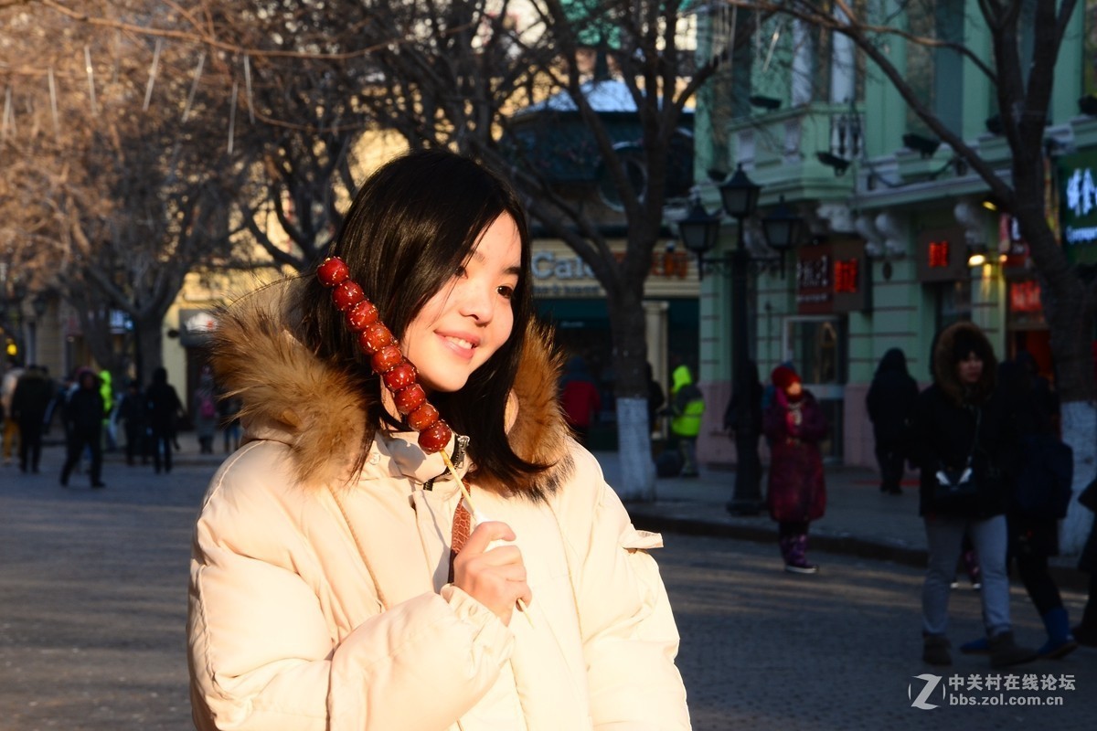 【 中央大街上手拿冰糖葫芦的美丽女孩儿 】2018-12-27