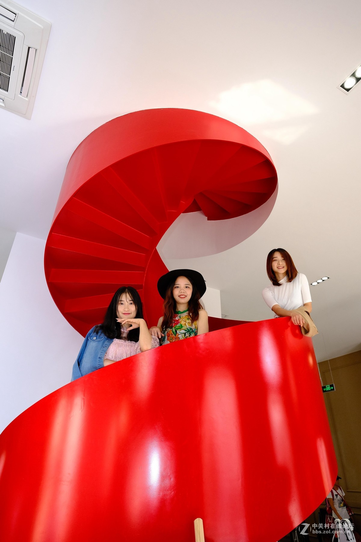 浏阳姊妹花、西班牙热舞、精彩纷呈灯光秀：长沙华谊兄弟电影小镇!