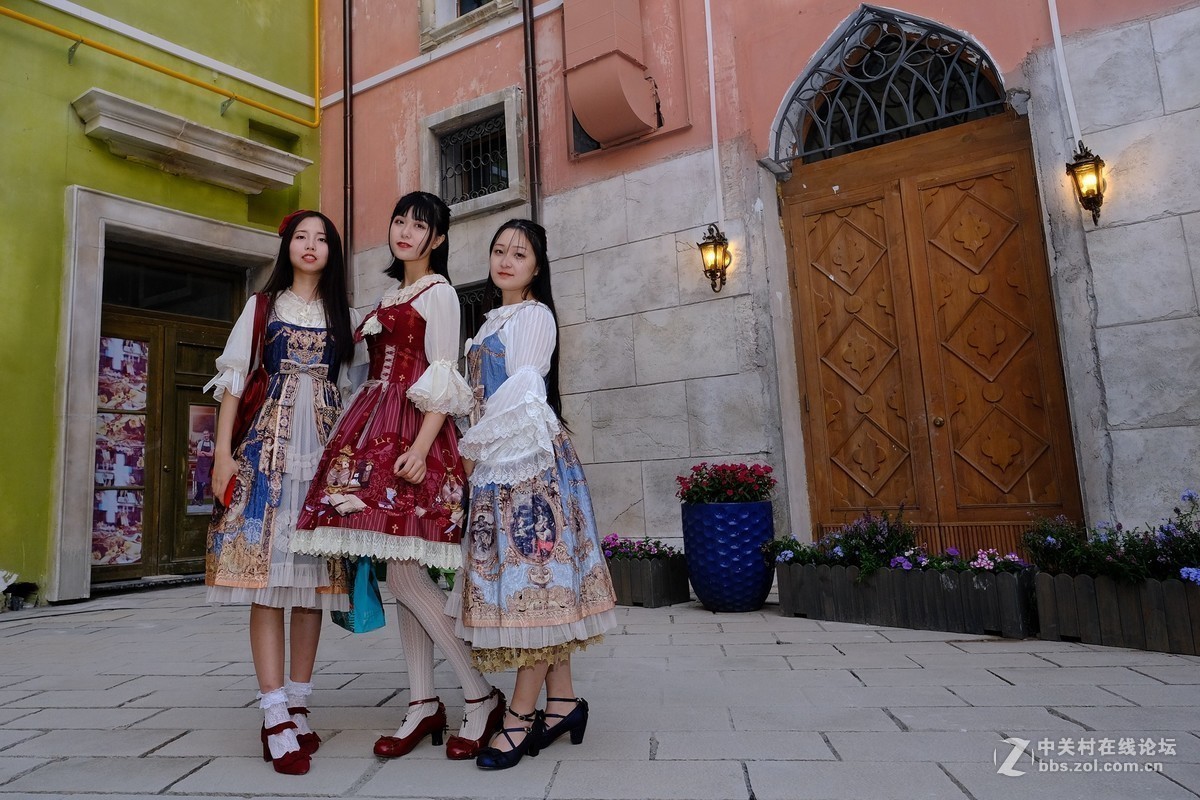 浏阳姊妹花、西班牙热舞、精彩纷呈灯光秀：长沙华谊兄弟电影小镇!