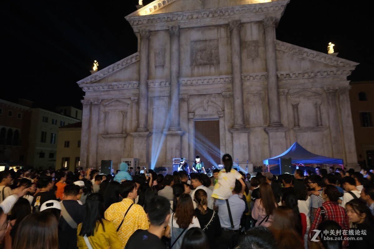 浏阳姊妹花、西班牙热舞、精彩纷呈灯光秀：长沙华谊兄弟电影小镇!