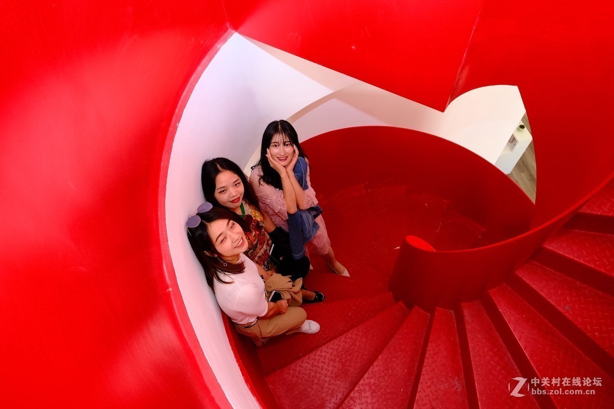 浏阳姊妹花、西班牙热舞、精彩纷呈灯光秀：长沙华谊兄弟电影小镇!