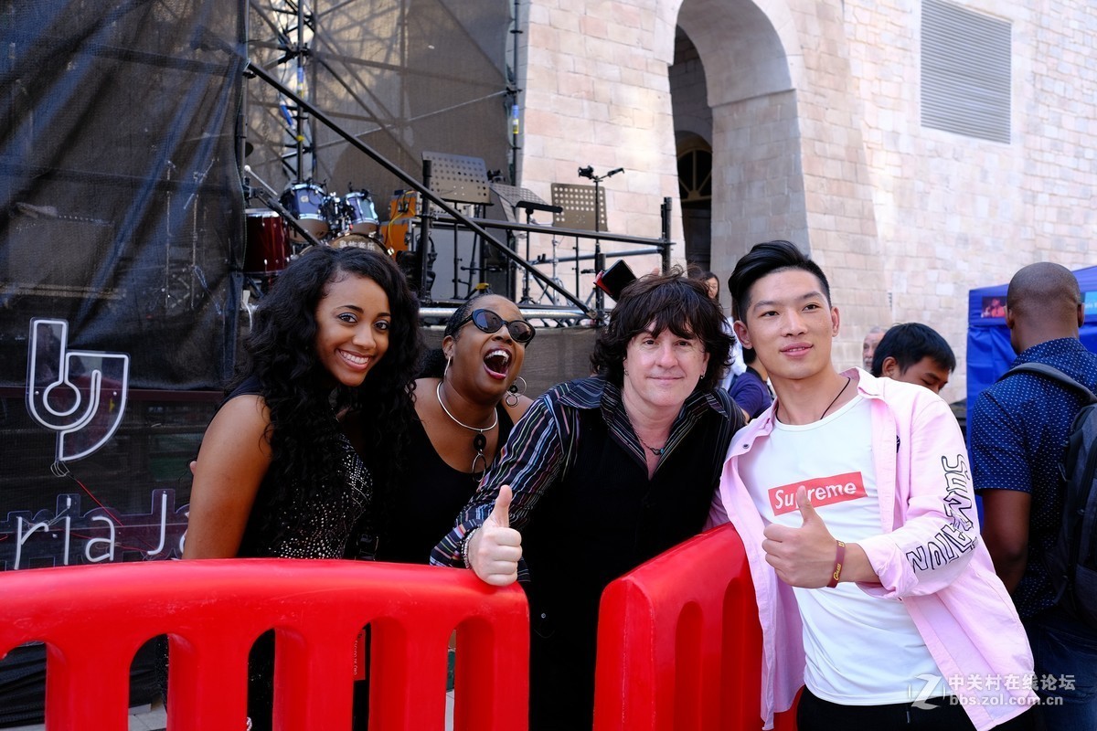 浏阳姊妹花、西班牙热舞、精彩纷呈灯光秀：长沙华谊兄弟电影小镇!