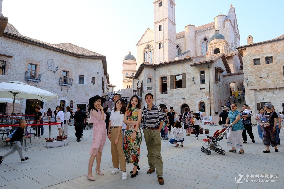 浏阳姊妹花、西班牙热舞、精彩纷呈灯光秀：长沙华谊兄弟电影小镇!