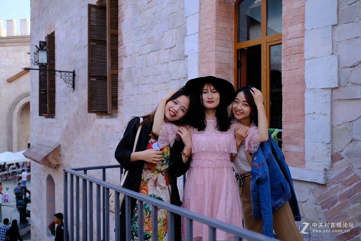 浏阳姊妹花、西班牙热舞、精彩纷呈灯光秀：长沙华谊兄弟电影小镇!