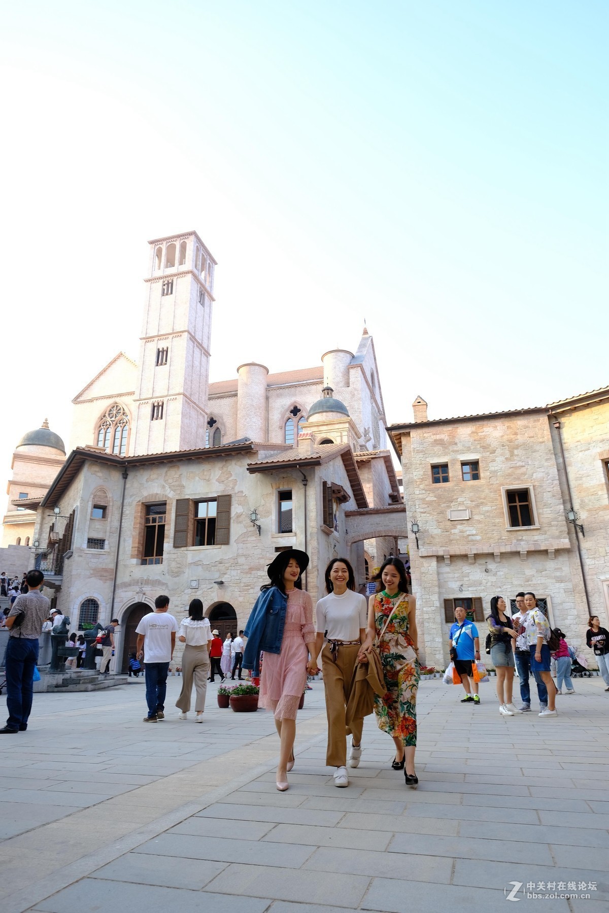 浏阳姊妹花、西班牙热舞、精彩纷呈灯光秀：长沙华谊兄弟电影小镇!