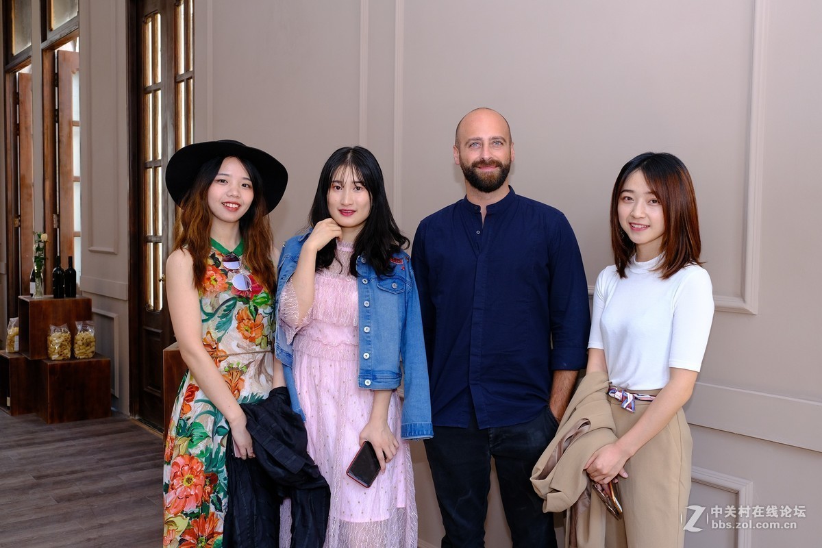 浏阳姊妹花、西班牙热舞、精彩纷呈灯光秀：长沙华谊兄弟电影小镇!