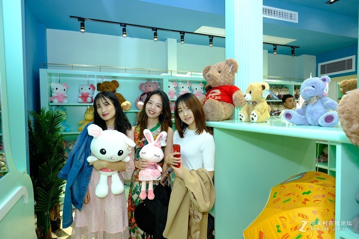 浏阳姊妹花、西班牙热舞、精彩纷呈灯光秀：长沙华谊兄弟电影小镇!