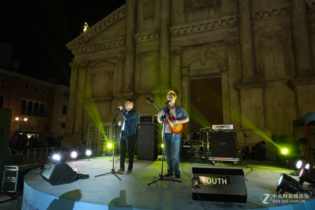 浏阳姊妹花、西班牙热舞、精彩纷呈灯光秀：长沙华谊兄弟电影小镇!