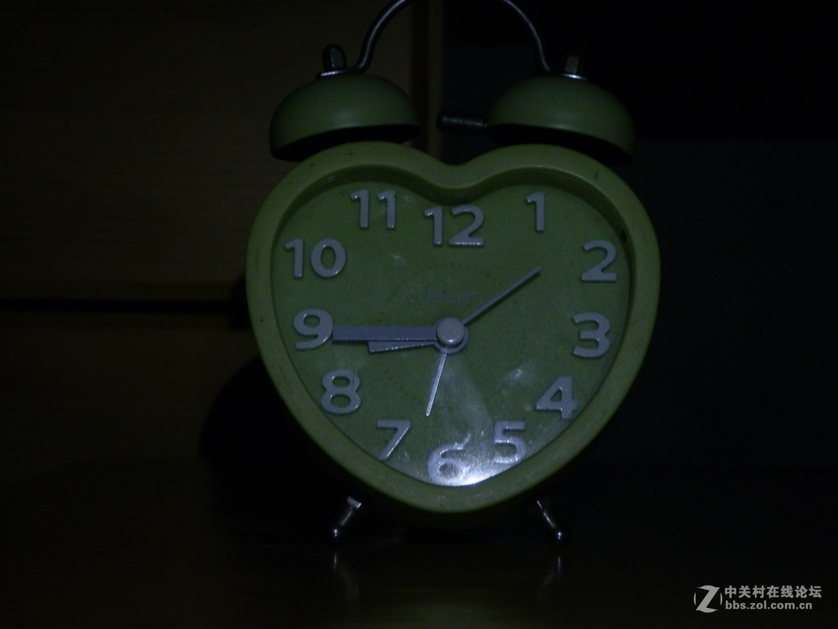 刚学习拍摄全黑背景照片，扫光练了几次，效果不尽如人意。