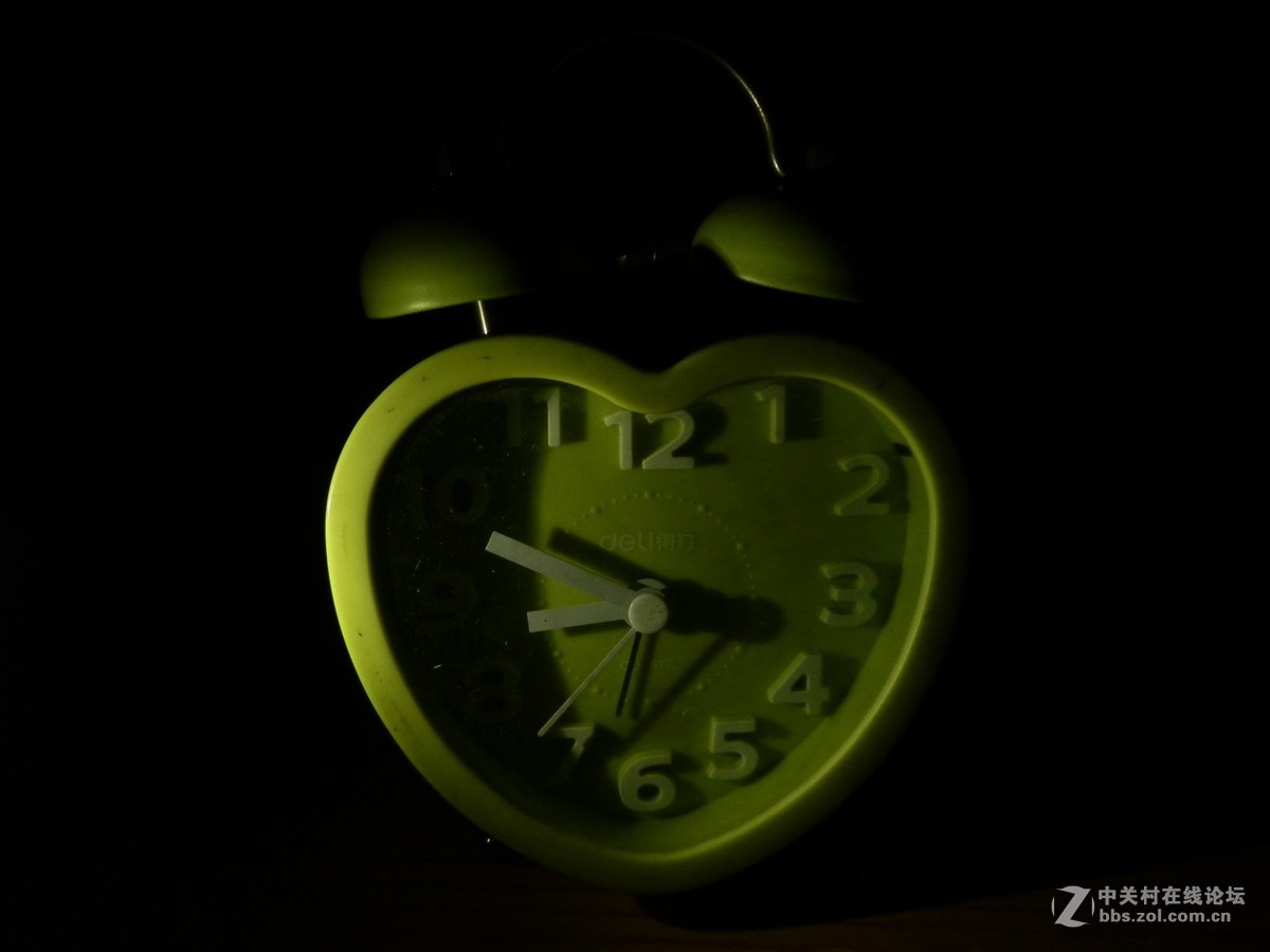 刚学习拍摄全黑背景照片，扫光练了几次，效果不尽如人意。