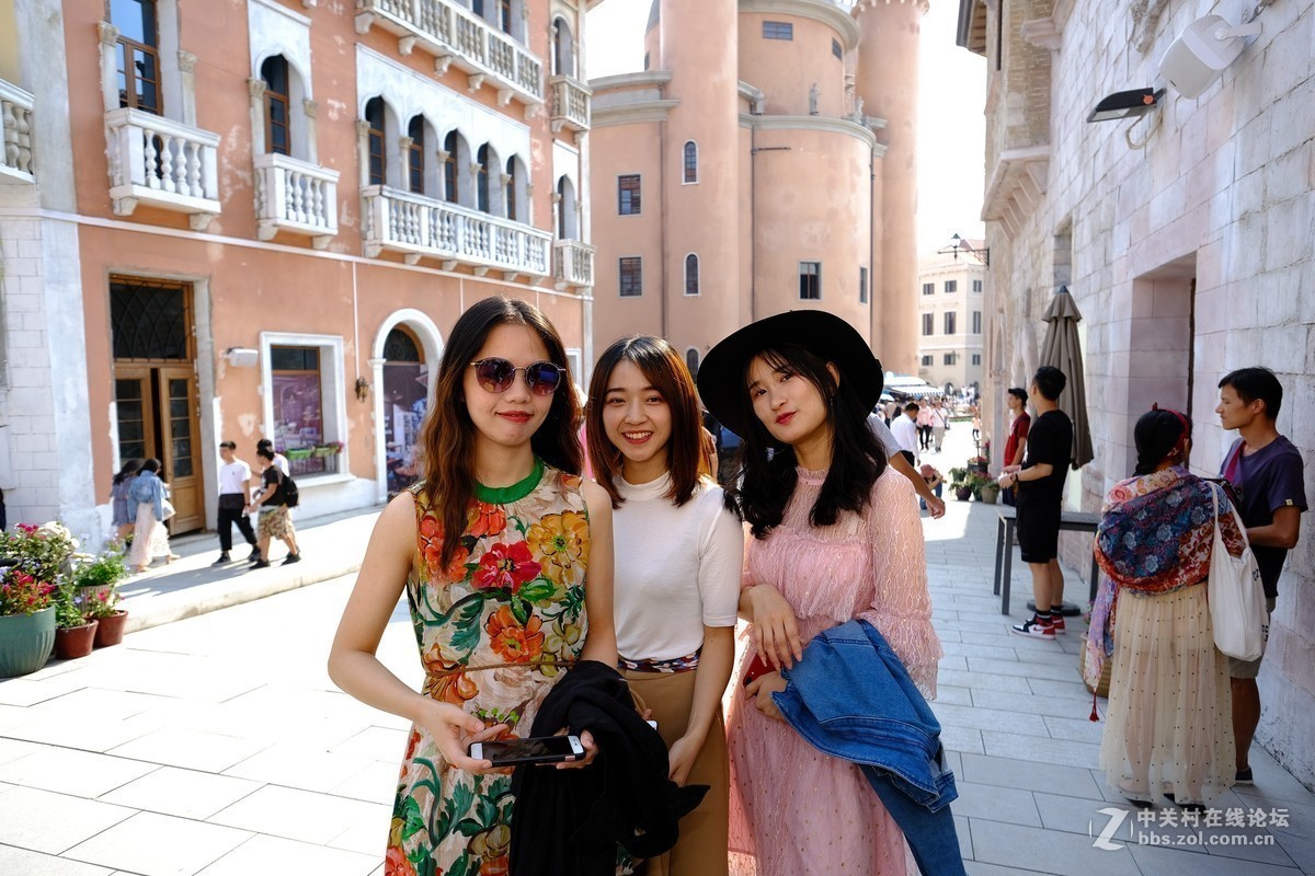 浏阳姊妹花、西班牙热舞、精彩纷呈灯光秀：长沙华谊兄弟电影小镇!