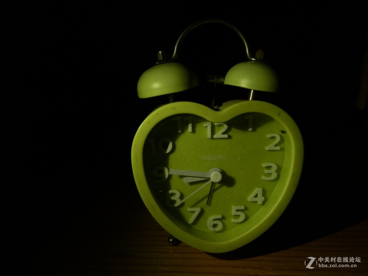 刚学习拍摄全黑背景照片，扫光练了几次，效果不尽如人意。