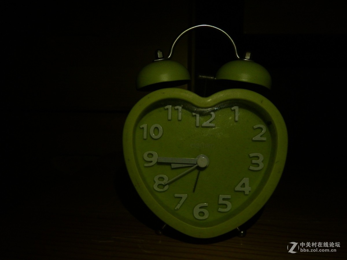 刚学习拍摄全黑背景照片，扫光练了几次，效果不尽如人意。