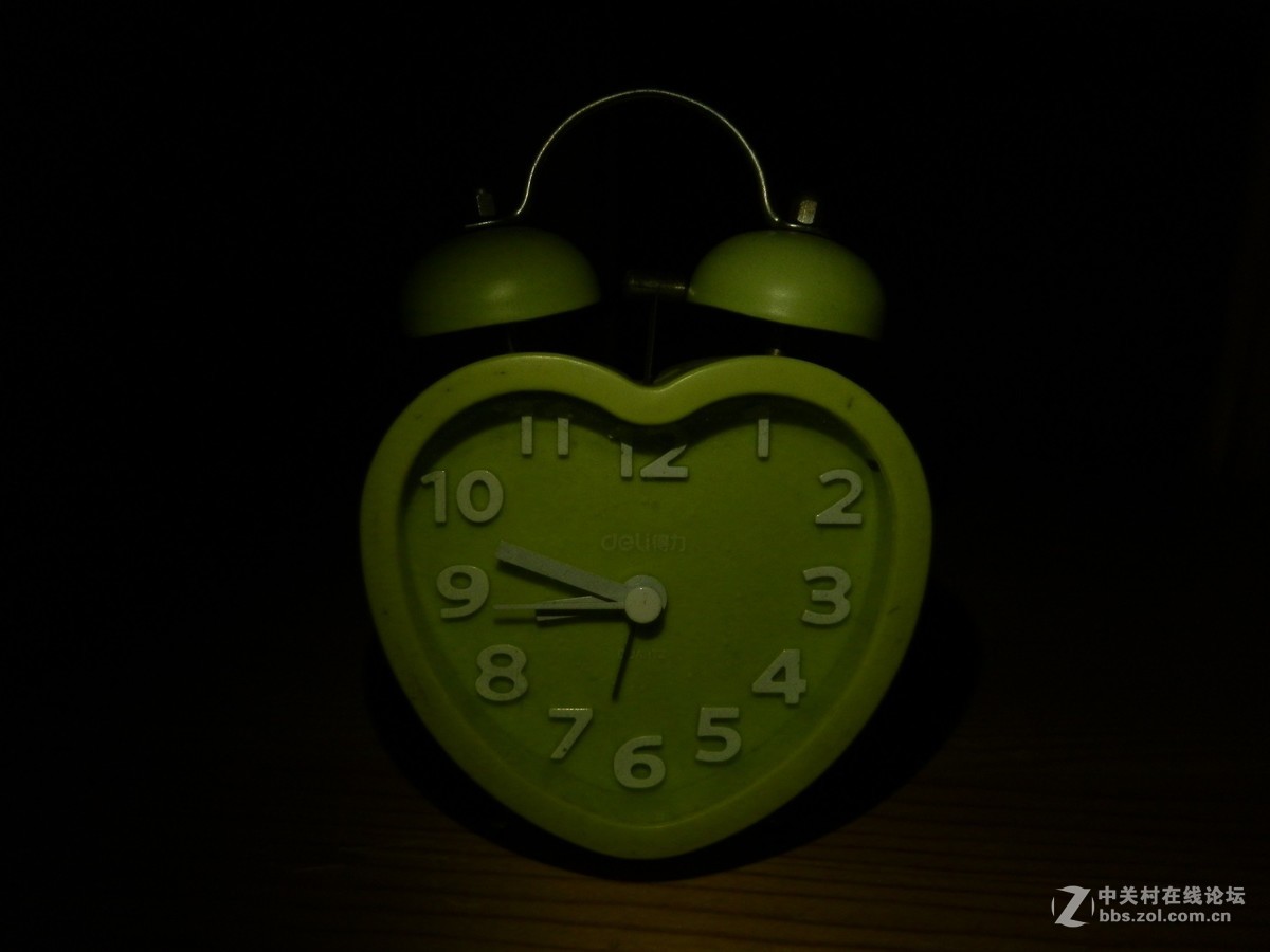 刚学习拍摄全黑背景照片，扫光练了几次，效果不尽如人意。