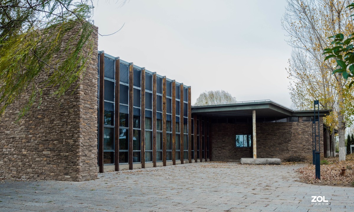 新入EM5II12-40套机，试镜拍摄，本小白还是新手请各位指正！LR胡乱后期了下！