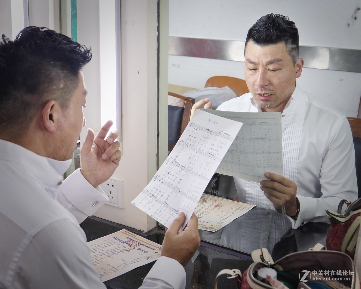 上海大众乐团男高音独唱演员王庆伟