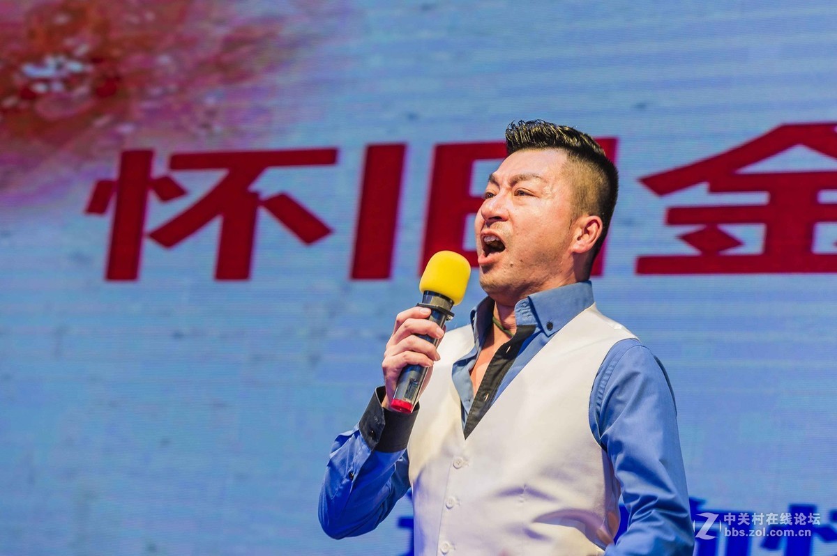 上海大众乐团男高音独唱演员王庆伟